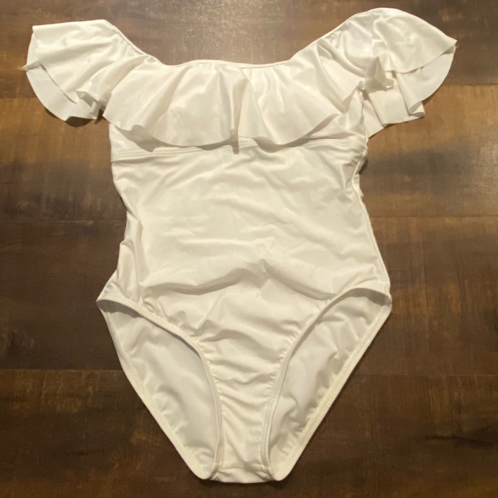 New Gianni Bini one piece swim suit